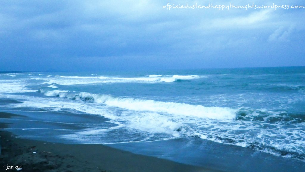 sabang-beach-baler-high-tide