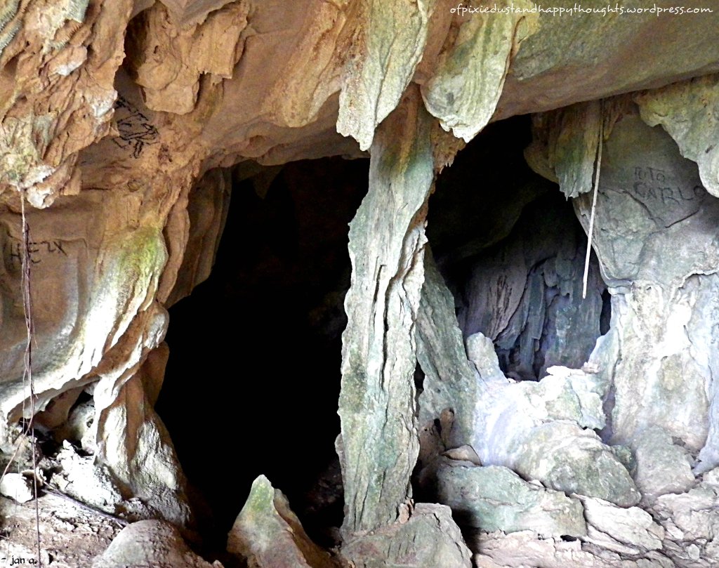 From, the entrance, the cave doesn't look huge or challenging. But it turned out to be the latter. Haha.