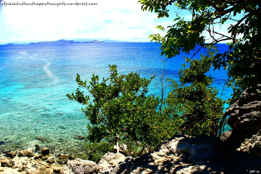 The view from the right side of the rock formation. Vibrant waters.