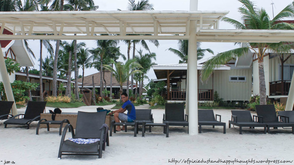 anika-beach-resort-bantayan-sunbeds