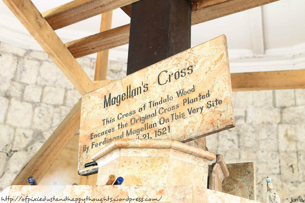 cebu-city-tour-magellans-cross-sign