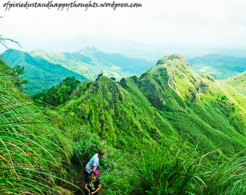 Last challenge before reaching the summit: rope-assisted climb