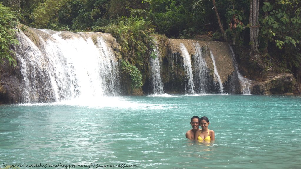 Our first stop: Cambugahay Falls with its beautiful turquoise waters
