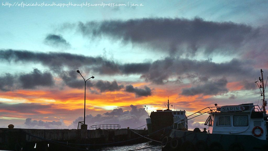 the breathtaking sunrise at the port on our way to Siquijor from Dumaguete