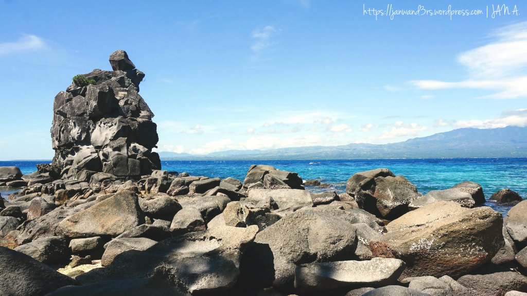 rock-formations-apo-island-dumaguete-travel