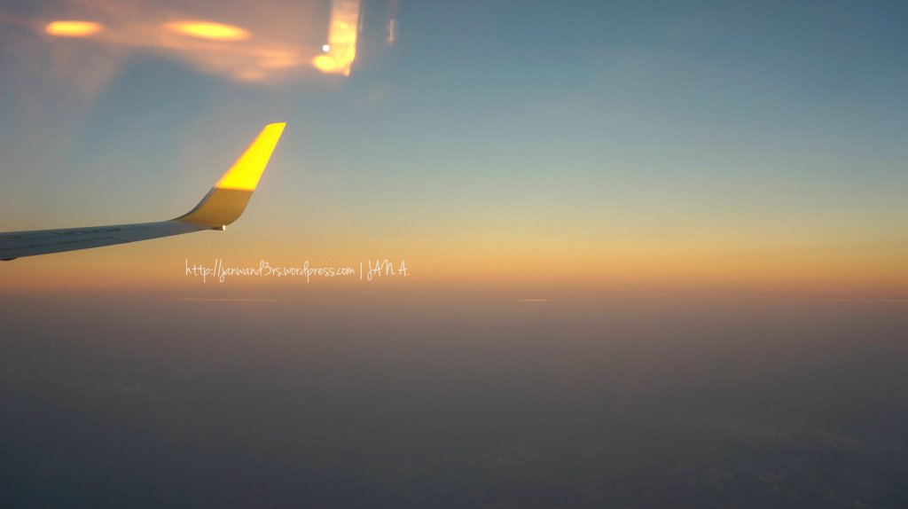 airplane-singapore-to-thailand-koh-samui