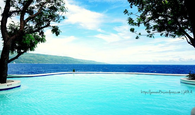 bluewater-sumilon-island-resort-infinity-pool
