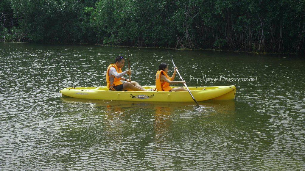 kayaking-bluewater-sumilon-island-resort