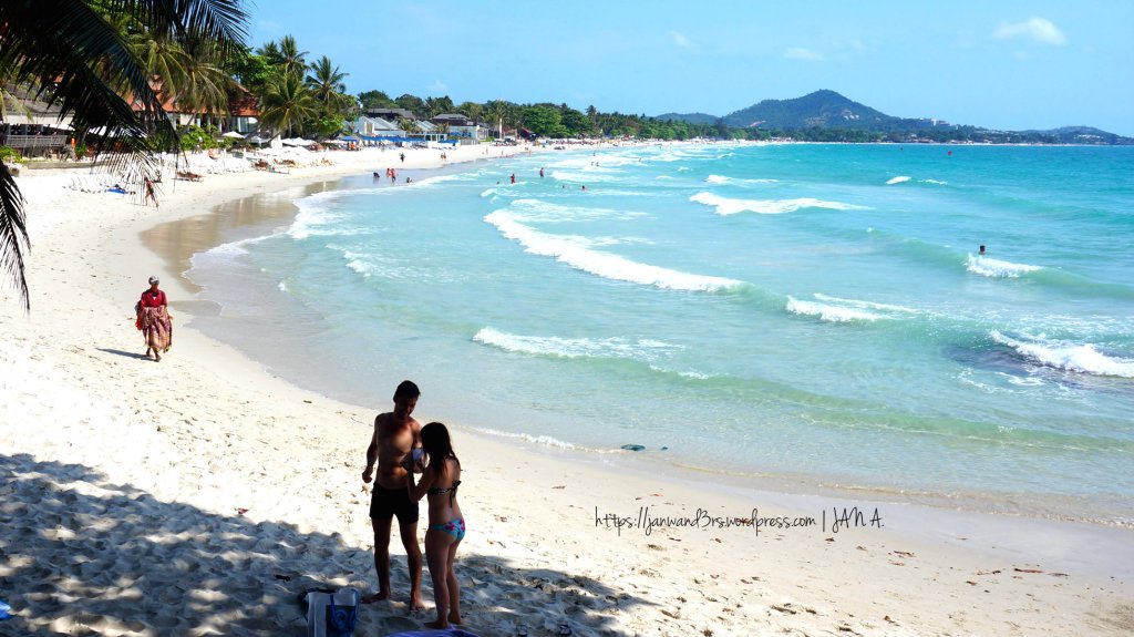 strong waves at the beach
