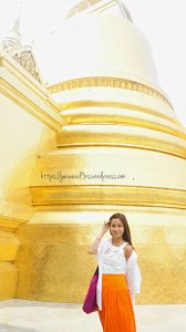 dress code: maxi skirt, top and cardigan