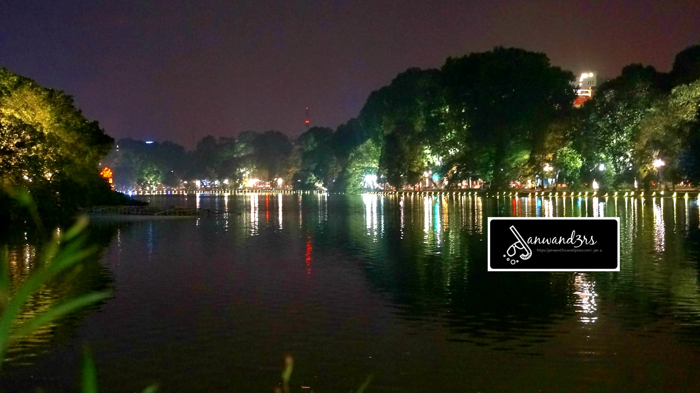 hanoi-free-walking-tour-hoan-kiem-lake