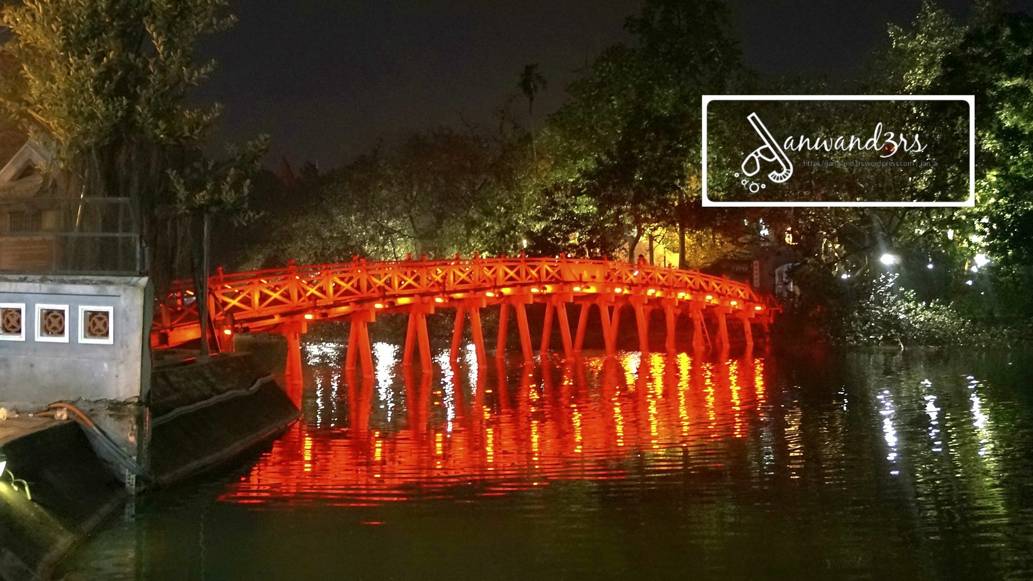 hoan-kiem-lake-at-night-hanoi
