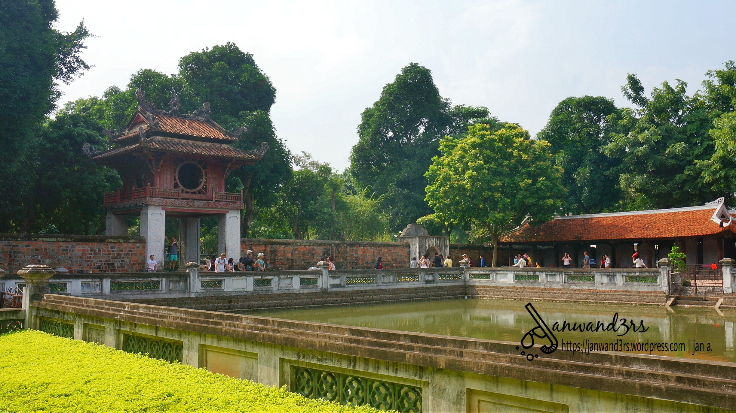temple-of-literature-hanoi-tour