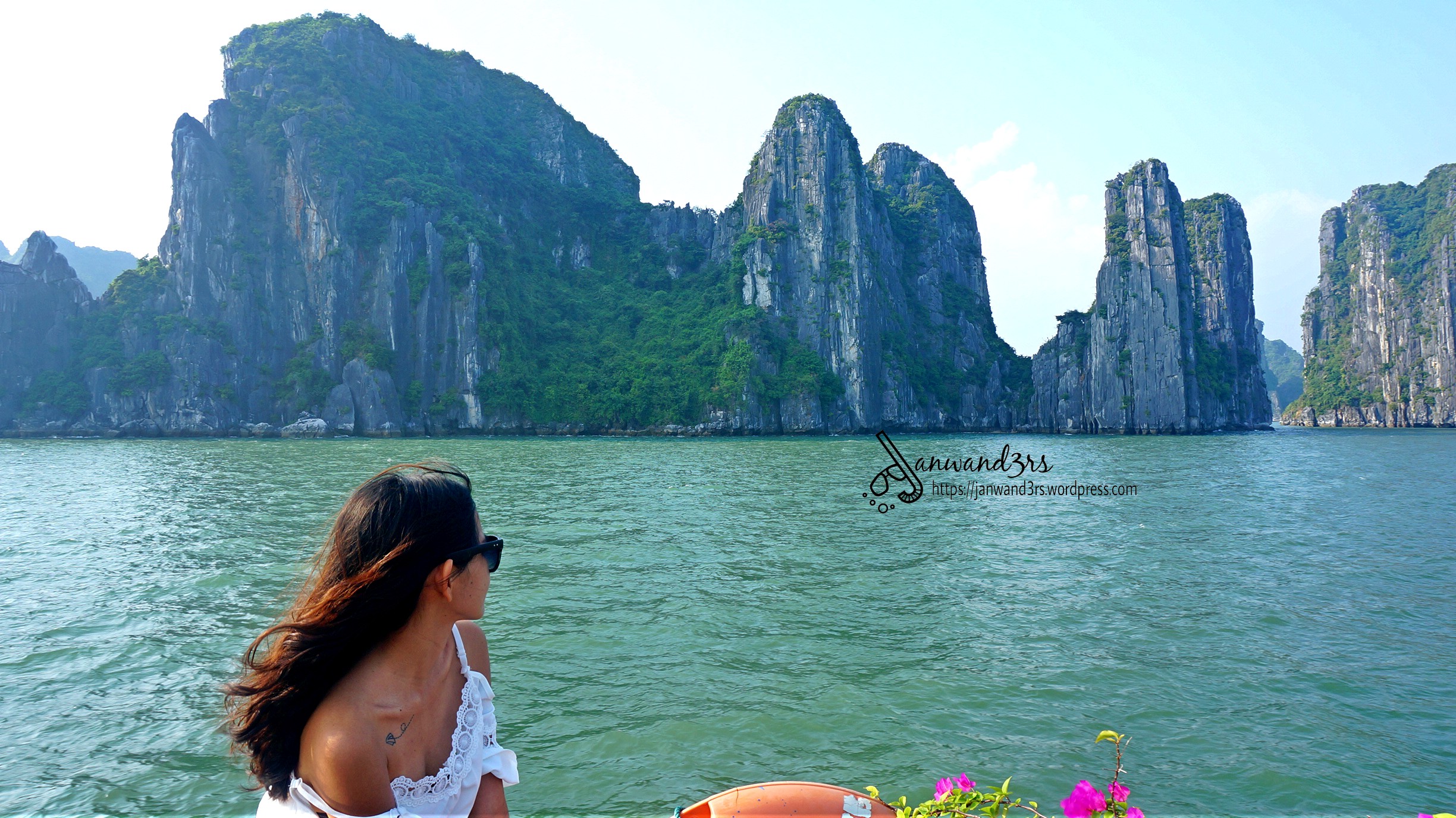 halong-bay-cruise-hanoi-vietnam