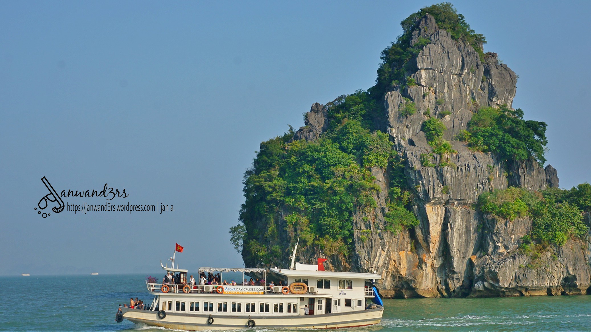 halong-bay-day-cruise-tour-vietnam