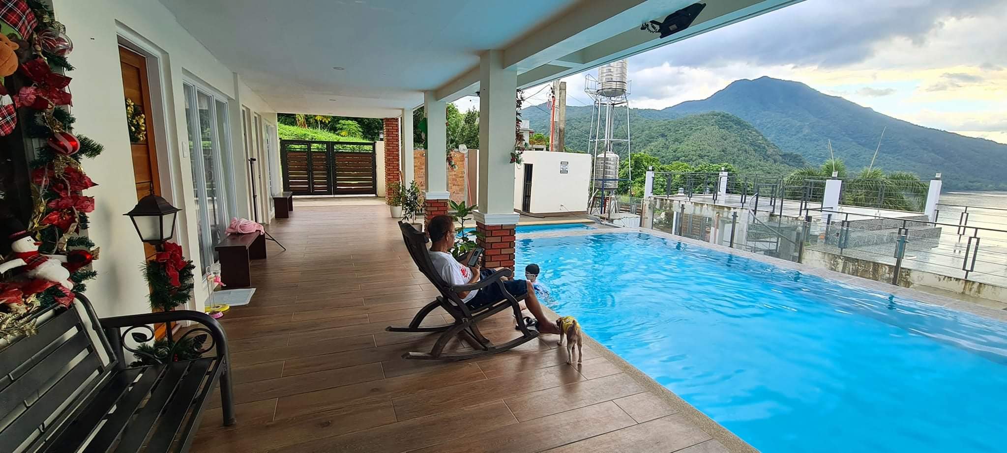 lakeview-1-pool-halang